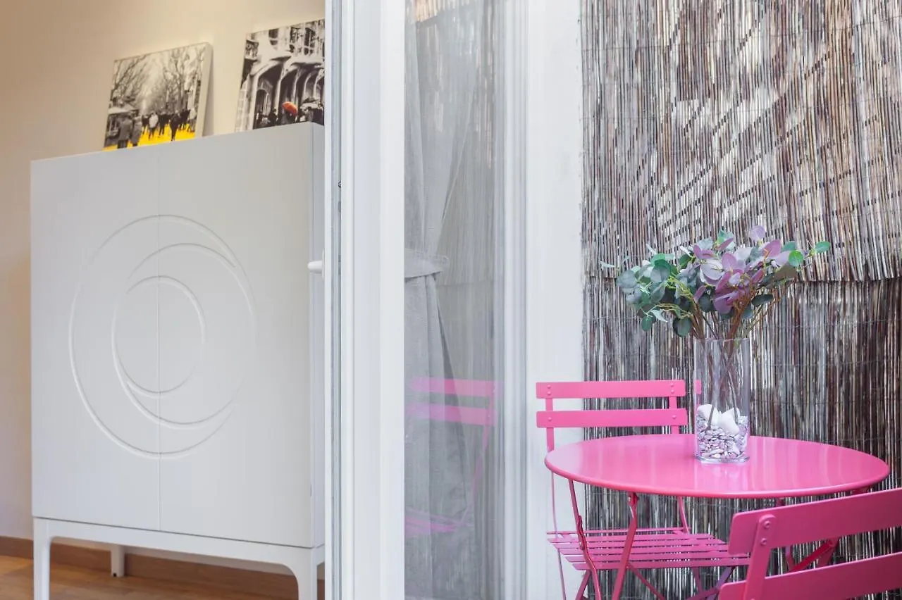 Art House Fira Apartments 0*, Barcelona Spain