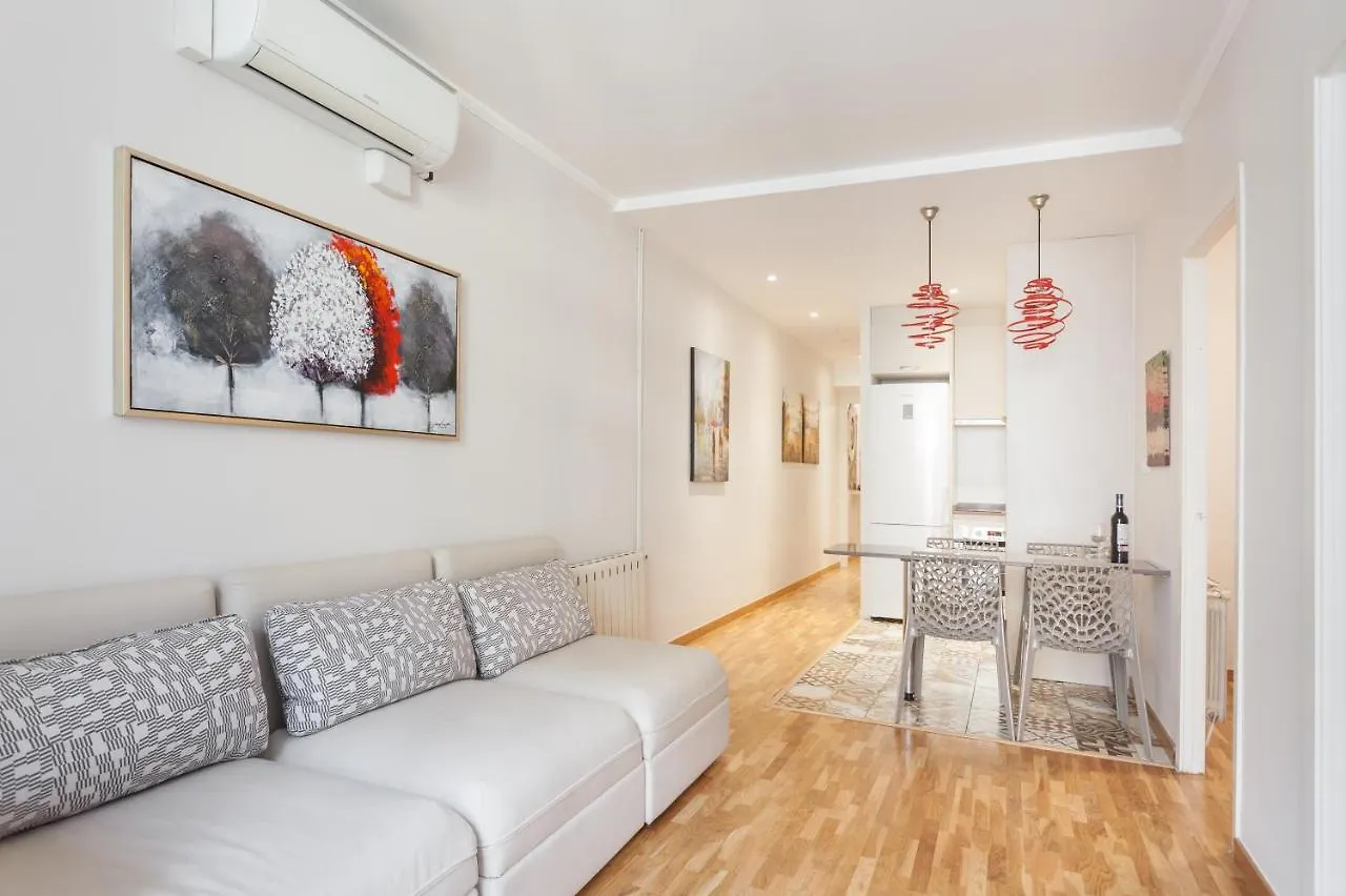 Art House Fira Apartments Spain