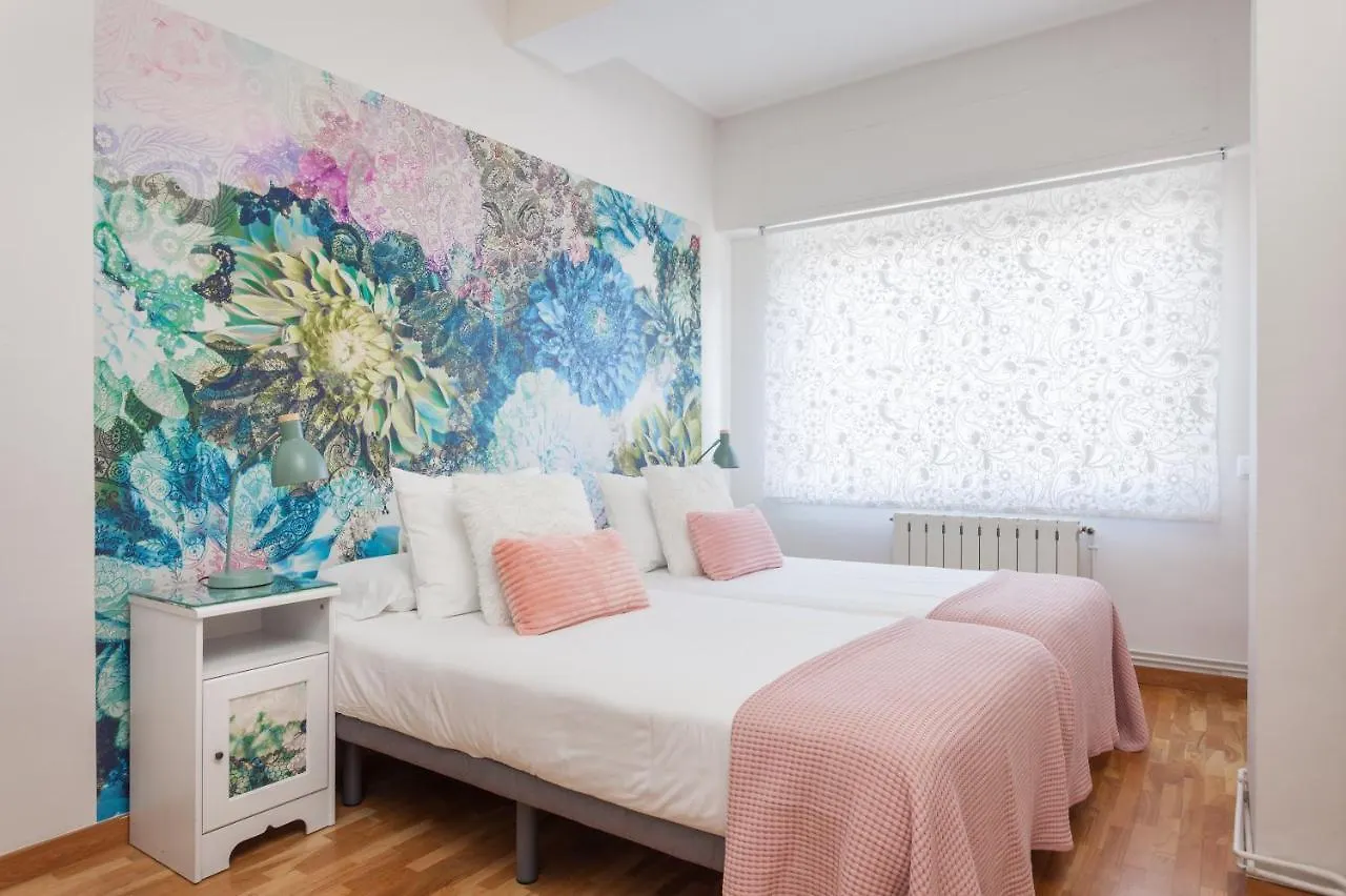 Art House Fira Apartments Spain