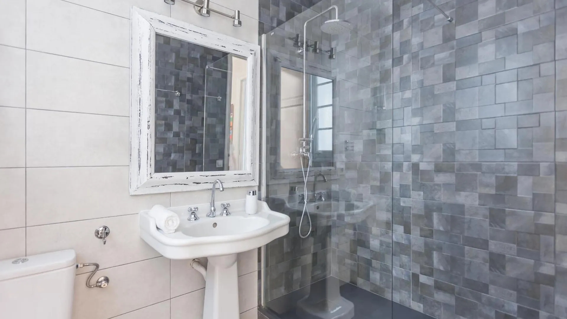 Art House Fira Apartments Barcelona