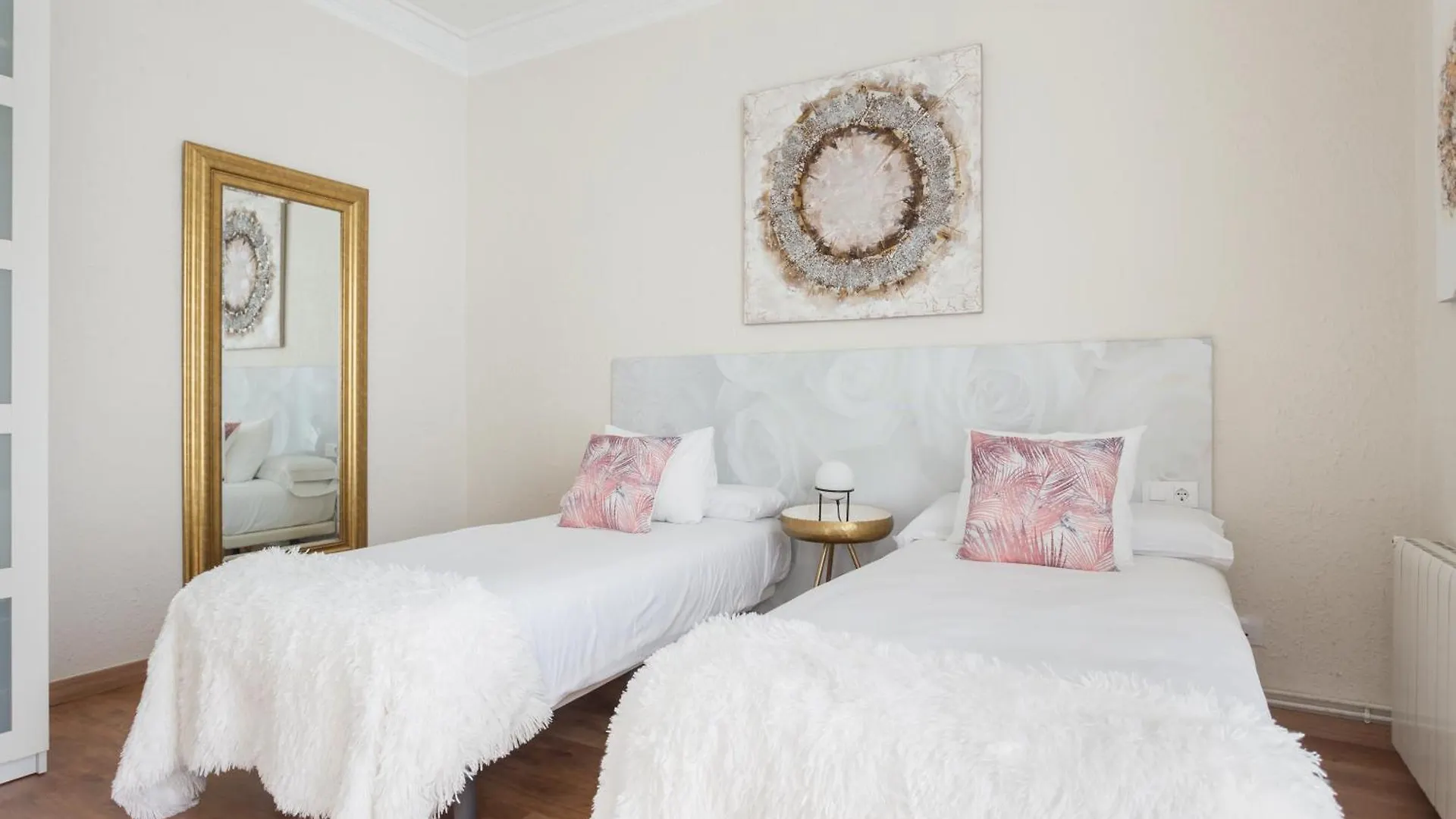 Art House Fira Apartments