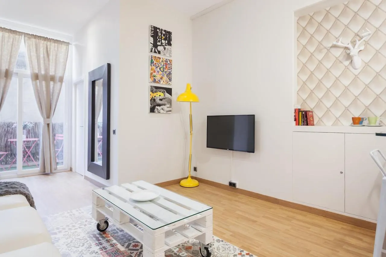 Art House Fira Apartments