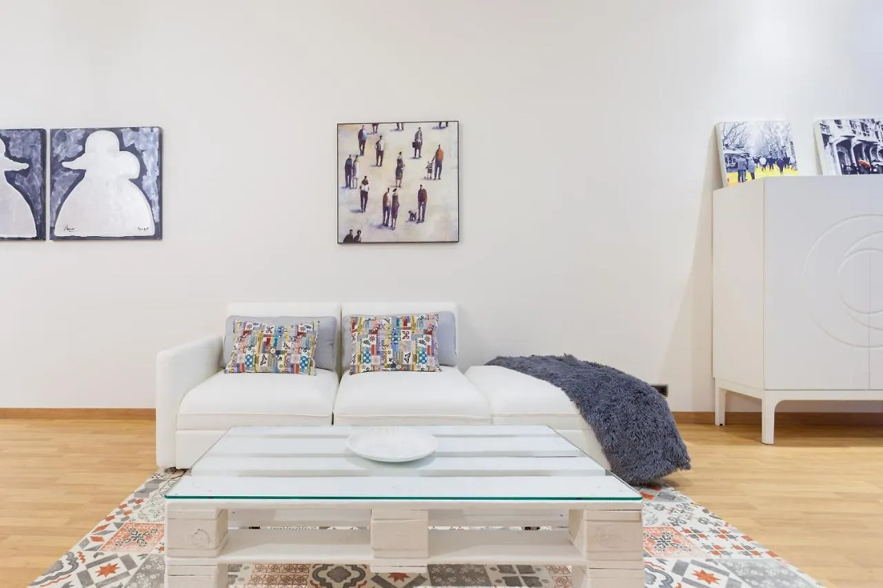 Art House Fira Apartments Spain